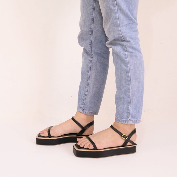 Yesha Sandals - Picture 4 of 4